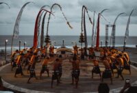 Pertunjukan seni kontemporer yang mengadaptasi kisah legenda rakyat Indonesia di atas panggung teater modern dengan tata lampu dramatis.
