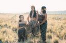 Suasana matahari terbit di Danau Toba, Sumatera Utara, yang menjadi latar salah satu legenda rakyat paling ikonis di Indonesia. Pemanfaatan lanskap alam sebagai bagian dari wisata berbasis cerita rakyat terus diminati masyarakat.
